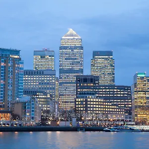 Entire Next To Canary Wharf In London