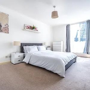 Luxury In Canary Wharf London